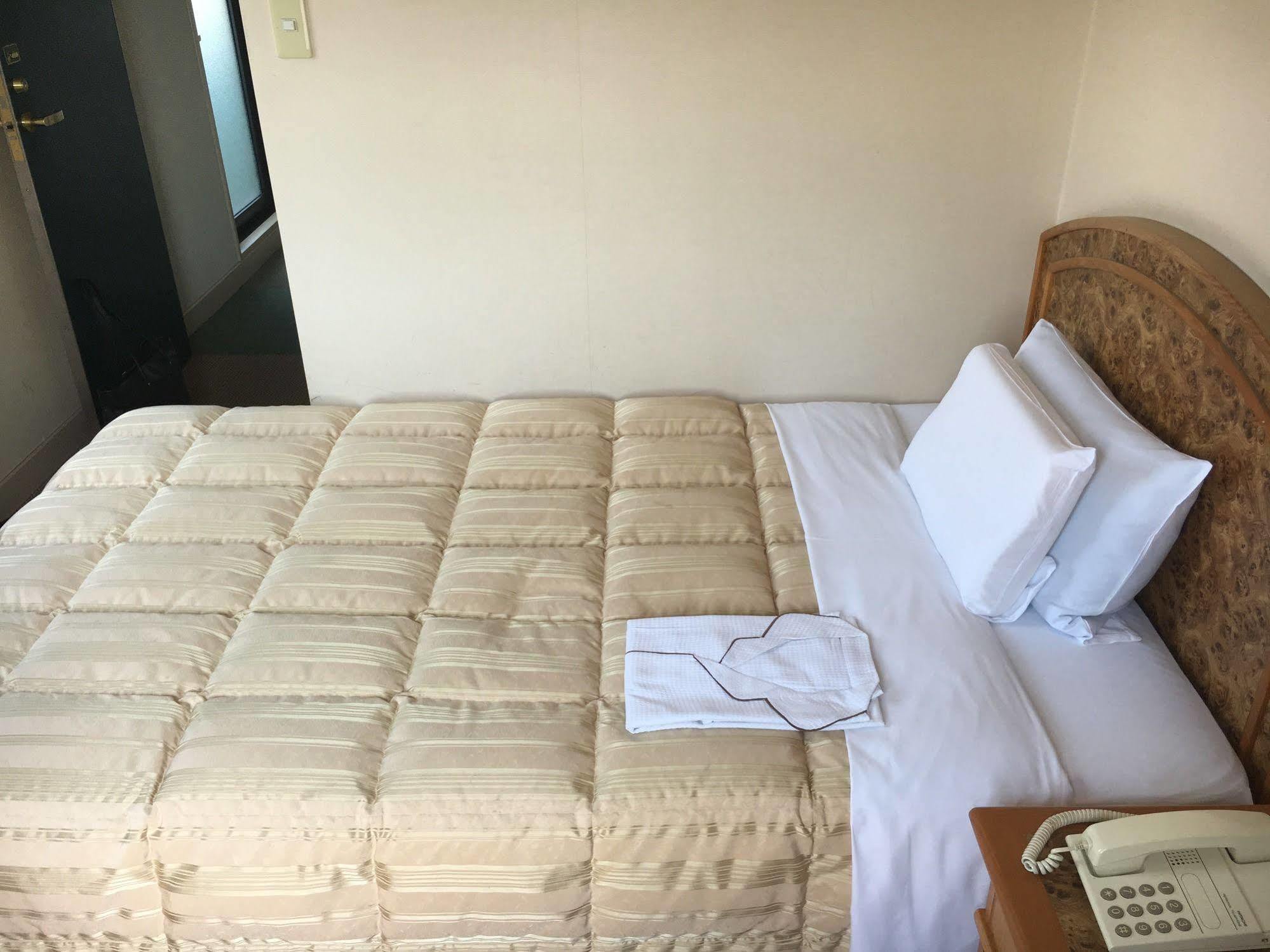 Fukuyama Rose Garden Hotel Экстерьер фото